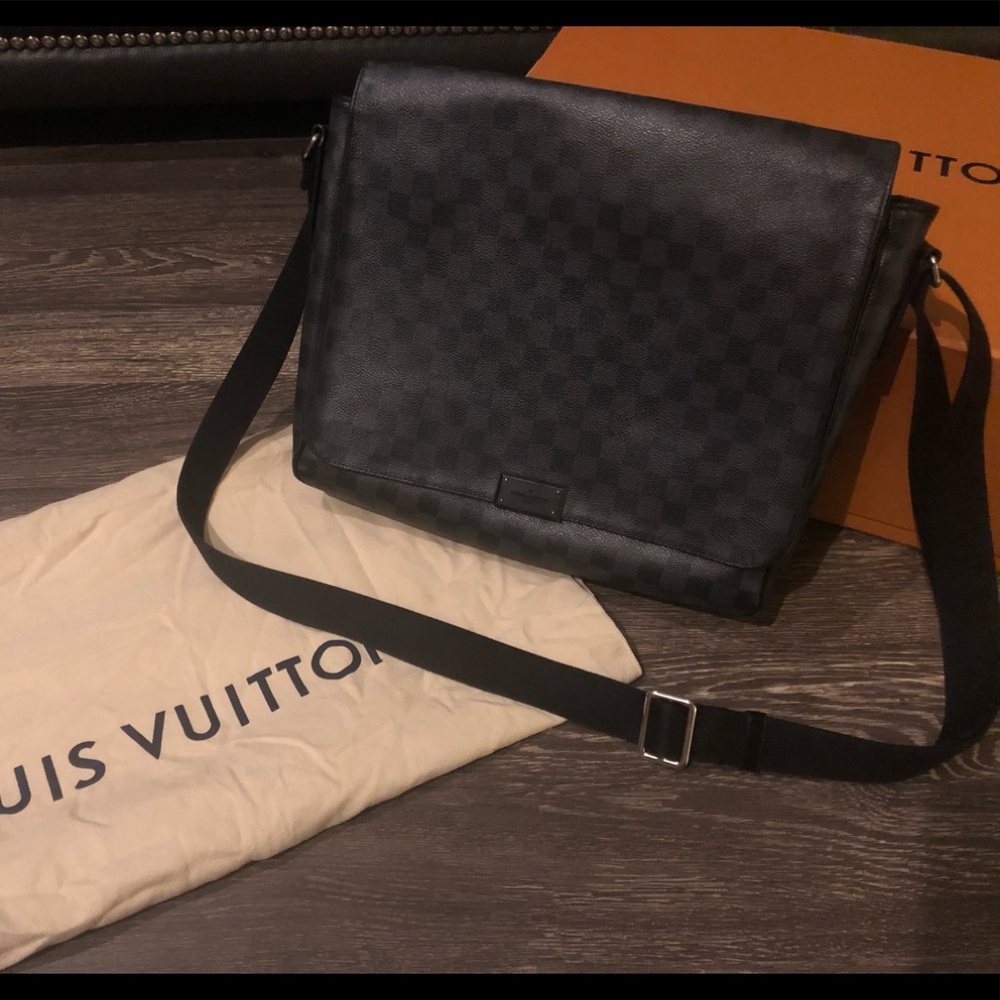 Louis Vuitton Damier Graphite GM District